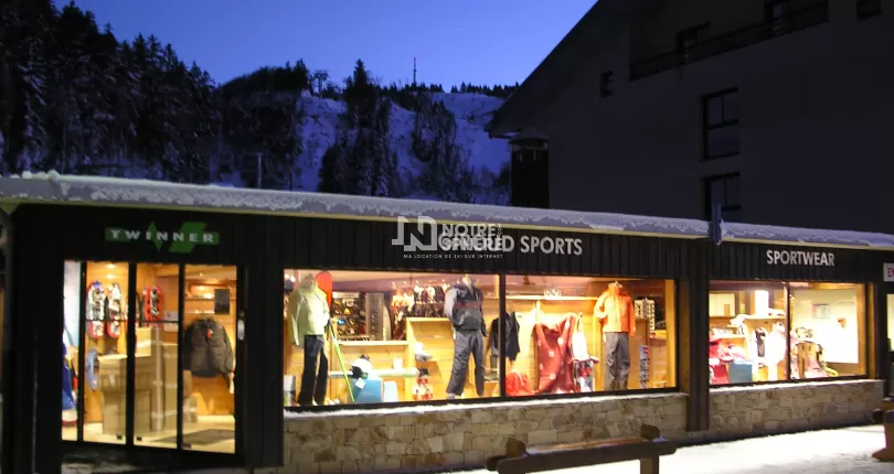 Photo du magasin Giroud Sports pied des pistes à Col de la Faucille